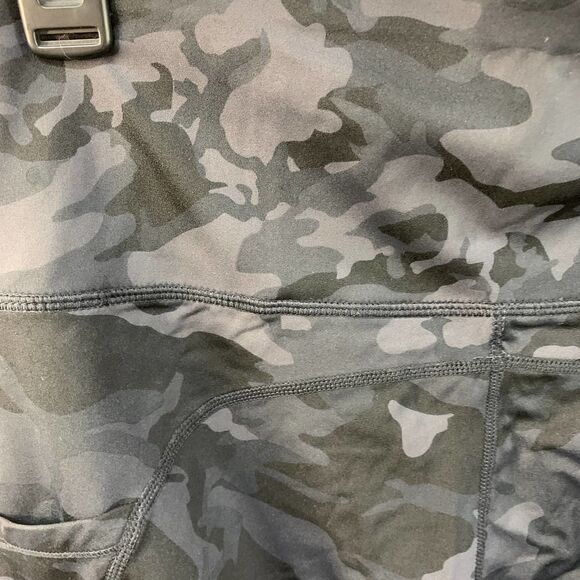The Gym People Dark Camo Print Leggings with Side Pockets Size Small - Picture 5 of 5